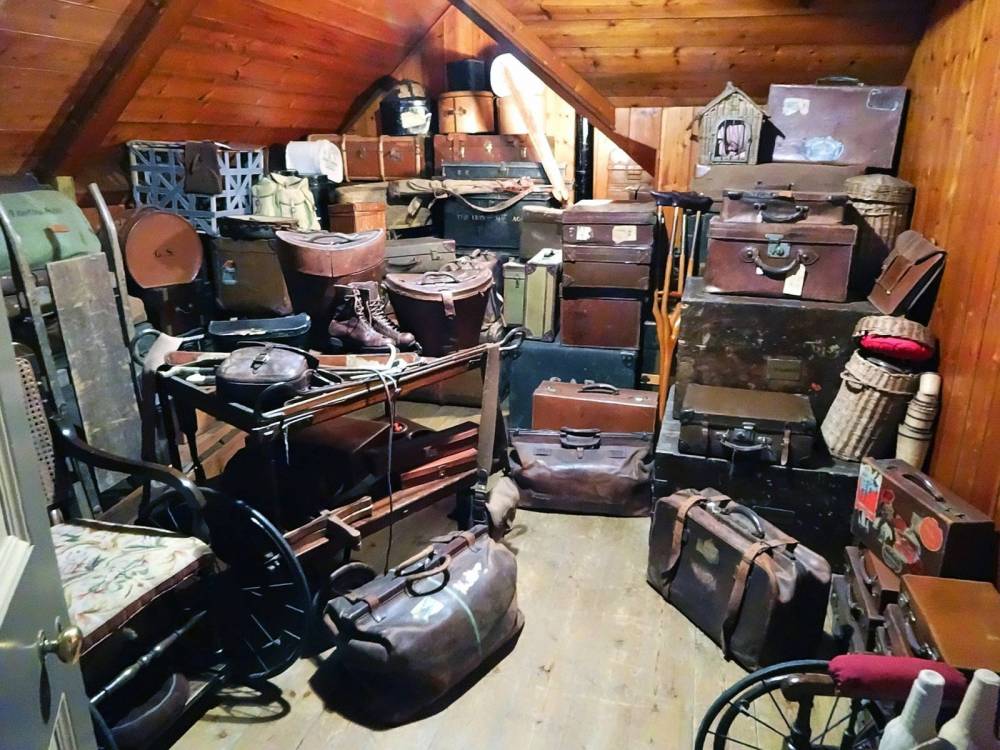 luggage6383761920jpg_5ddbb0df9d631.jpg